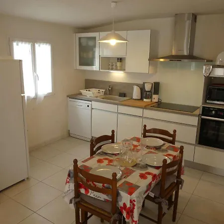 Maison Avec Terrasse, 400 M Et Centre, 2 Chambres, Parking Prive, Menage Inclus - Fr-1-224b-542 Holiday home