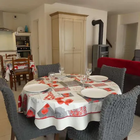 Holiday home Maison Avec Terrasse, 400 M Et Centre, 2 Chambres, Parking Prive, Menage Inclus - Fr-1-224b-542 La Gueriniere