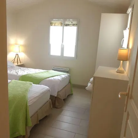 Maison Avec Terrasse, 400 M Et Centre, 2 Chambres, Parking Prive, Menage Inclus - Fr-1-224b-542 Holiday home