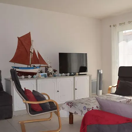 Maison Avec Terrasse, 400 M Et Centre, 2 Chambres, Parking Prive, Menage Inclus - Fr-1-224b-542 Holiday home La Gueriniere