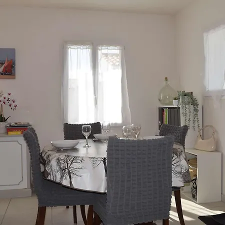 Maison Avec Terrasse, 400 M Et Centre, 2 Chambres, Parking Prive, Menage Inclus - Fr-1-224b-542 La Gueriniere