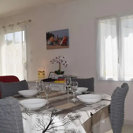 Holiday home Maison Avec Terrasse, 400 M Et Centre, 2 Chambres, Parking Prive, Menage Inclus - Fr-1-224b-542