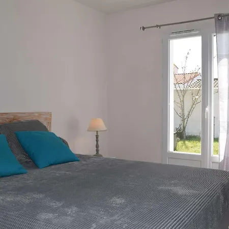 Holiday home Maison Avec Terrasse, 400 M Et Centre, 2 Chambres, Parking Prive, Menage Inclus - Fr-1-224b-542 La Gueriniere